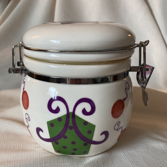 Classic Ceramics lidded container - Picture 2 of 6